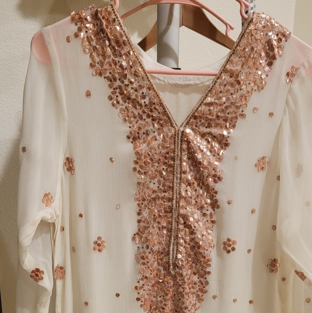 Elegant white evening dress, perfect for parties , dinners, Nikah.